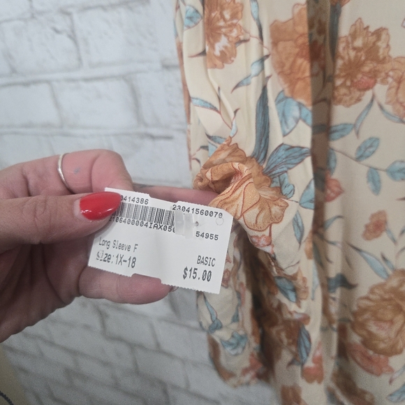 NWT Hayden long sleeve blouse - Picture 16 of 16